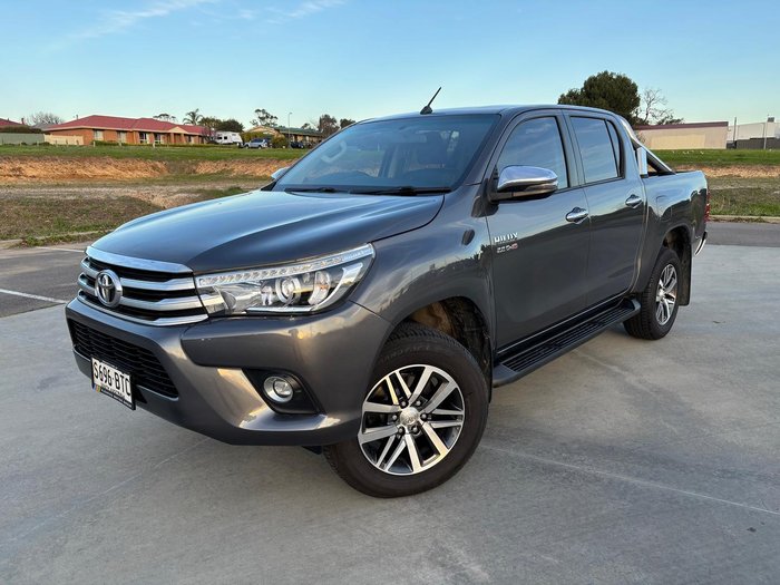 2017 Toyota Hilux SR5