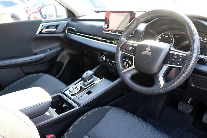 2024 Mitsubishi Outlander ES ZM MY24 White