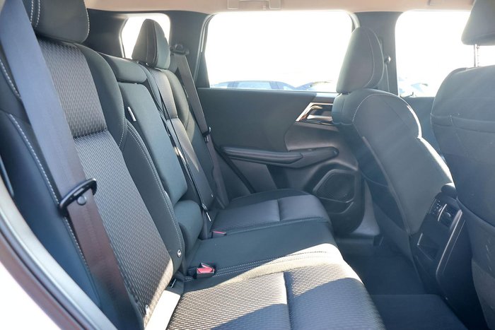 2024 Mitsubishi Outlander ES ZM MY24 White