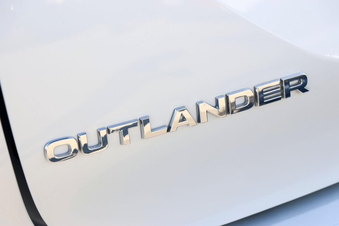 2024 Mitsubishi Outlander ES ZM MY24 White