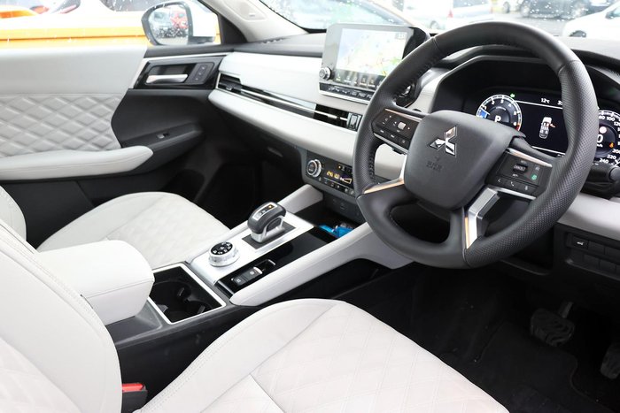 2023 Mitsubishi Outlander Exceed