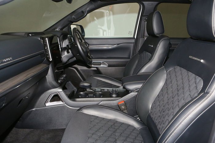 2024 Ford Everest Platinum
