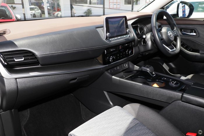 2025 Nissan X-TRAIL ST