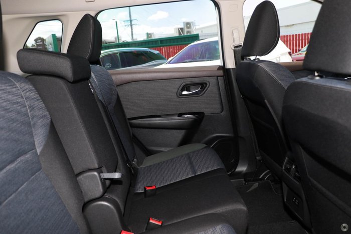 2025 Nissan X-TRAIL ST