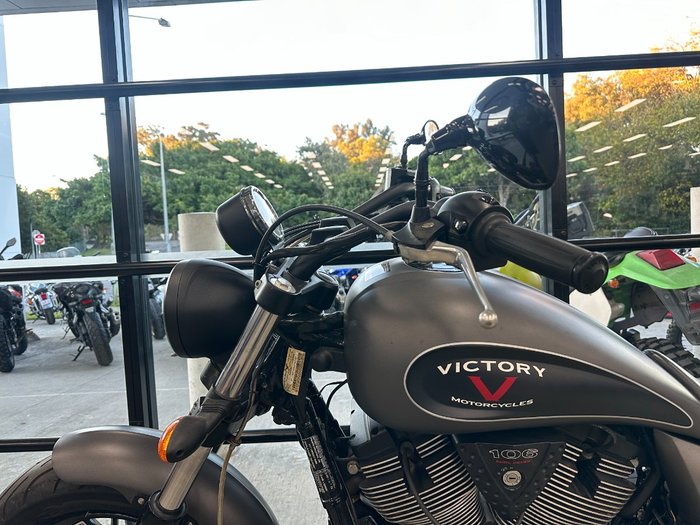 2015 VICTORY GUNNER Grey