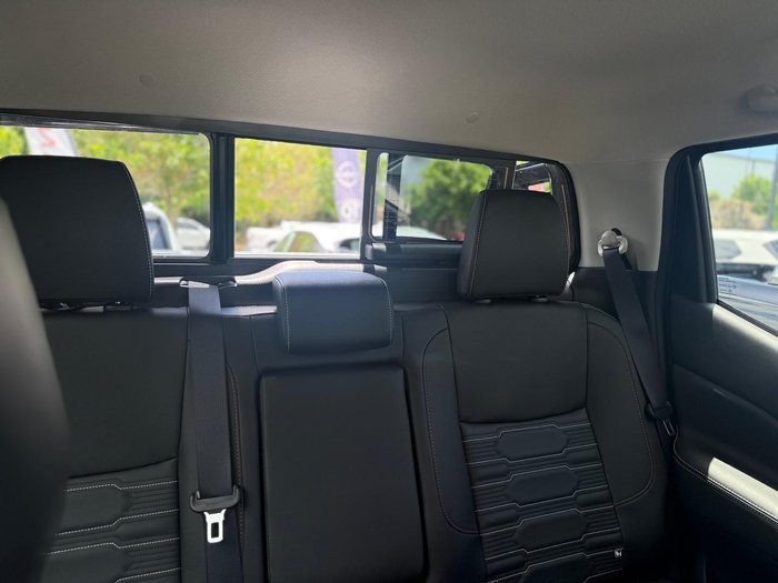 2025 Nissan Navara ST-X