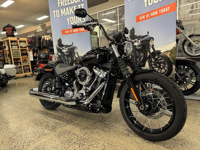 2025 Harley-Davidson Street Bob 117 (FXBB) Softail Black