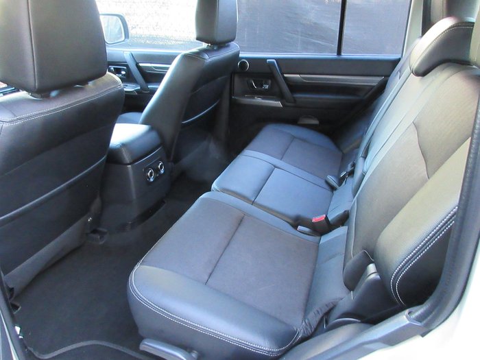 2020 Mitsubishi Pajero GLS