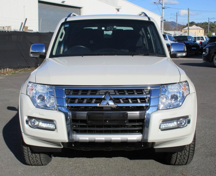 2020 Mitsubishi Pajero GLS