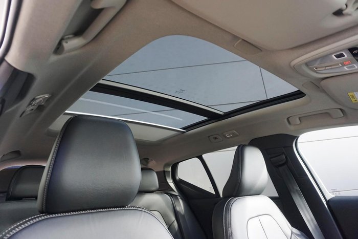 2025 Volvo XC40 Plus B4