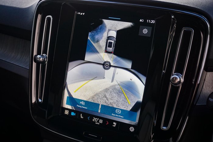 2025 Volvo XC40 Plus B4