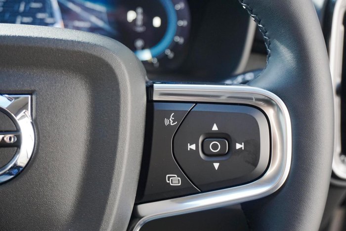 2025 Volvo XC40 Plus B4