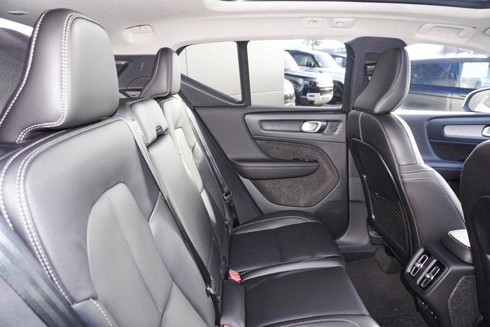 2025 Volvo XC40 Plus B4