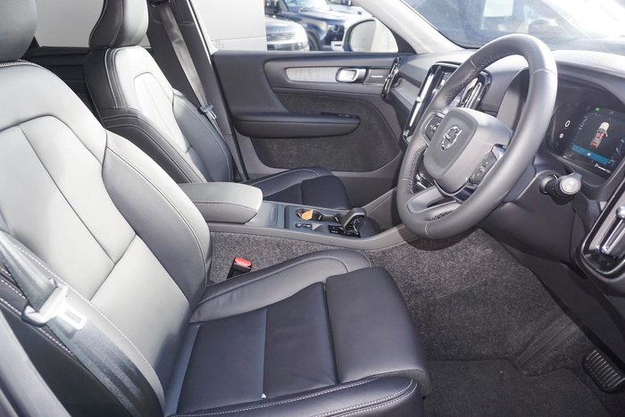2025 Volvo XC40 Plus B4