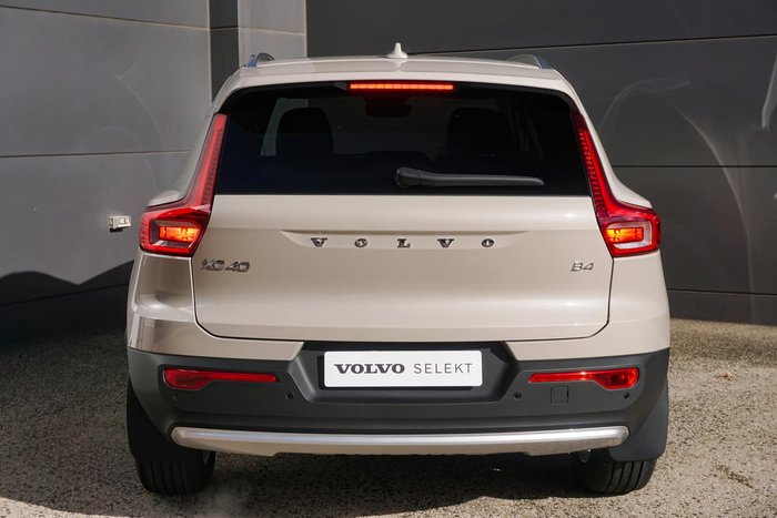 2025 Volvo XC40 Plus B4