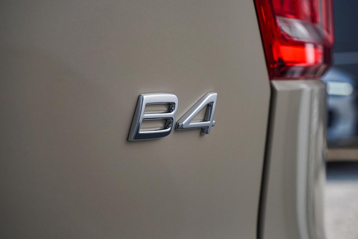 2025 Volvo XC40 Plus B4