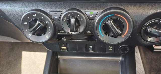 2015 Toyota Hilux SR