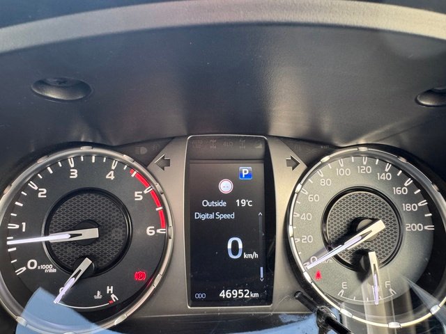 2022 TOYOTA HILUX SR5 + PREMIUM INTERIOR (4X4)