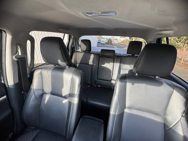 2022 TOYOTA HILUX SR5 + PREMIUM INTERIOR (4X4)
