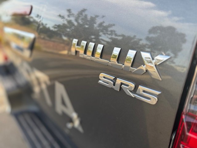 2022 TOYOTA HILUX SR5 + PREMIUM INTERIOR (4X4)