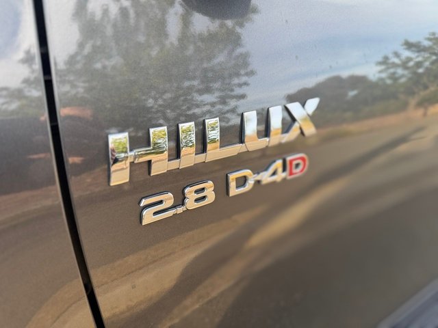 2022 TOYOTA HILUX SR5 + PREMIUM INTERIOR (4X4)