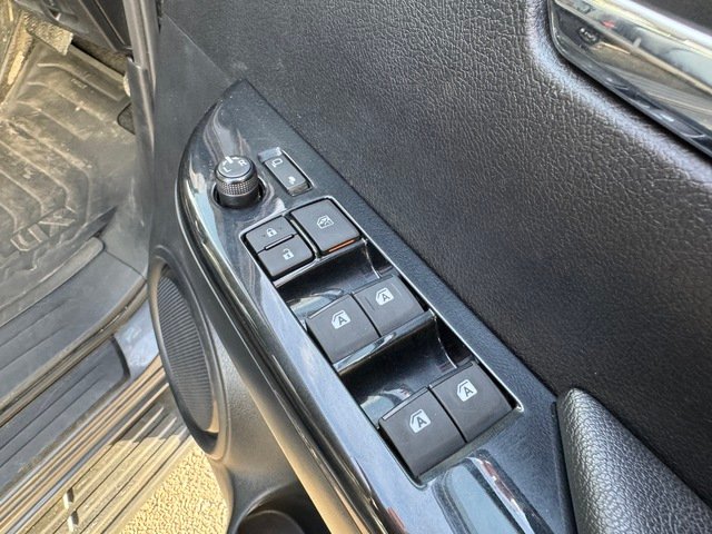 2022 TOYOTA HILUX SR5 + PREMIUM INTERIOR (4X4)