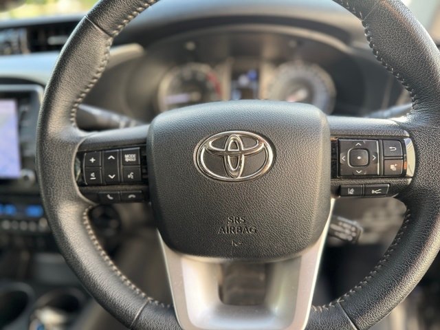 2022 TOYOTA HILUX SR5 + PREMIUM INTERIOR (4X4)