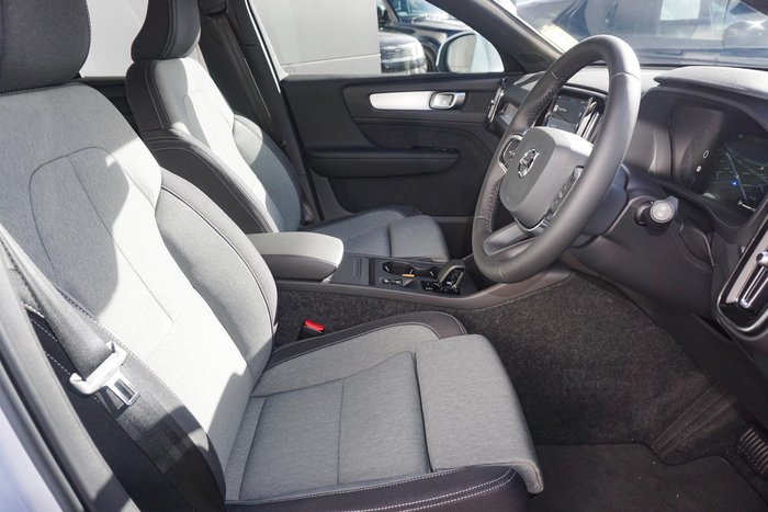 2024 Volvo XC40 Plus B4