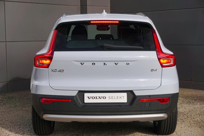 2024 Volvo XC40 Plus B4