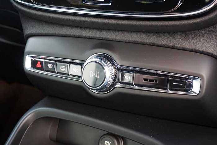 2024 Volvo XC40 Plus B4