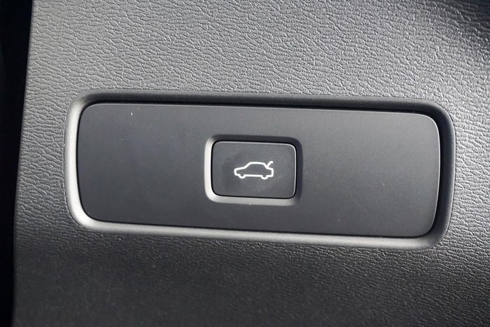 2024 Volvo XC40 Plus B4