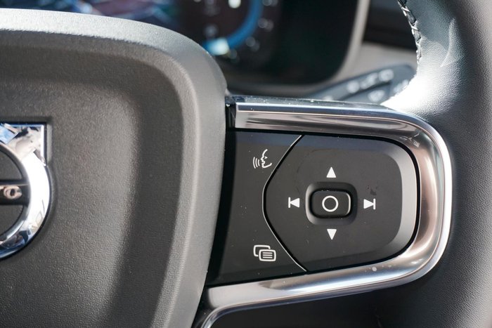 2024 Volvo XC40 Plus B4