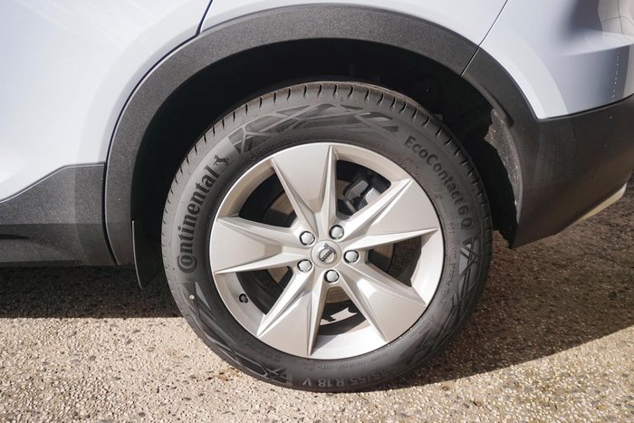 2024 Volvo XC40 Plus B4