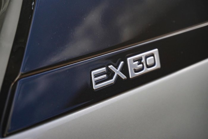 2024 Volvo EX30 Single Motor Extended Range Ultra