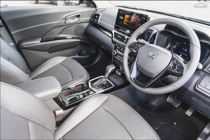 2025 Mahindra XUV3XO AX7L