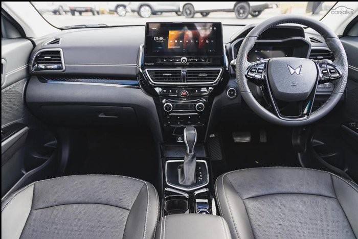 2025 Mahindra XUV3XO AX7L