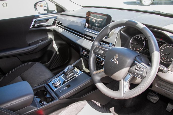 2024 Mitsubishi Outlander ES ZM MY24 White