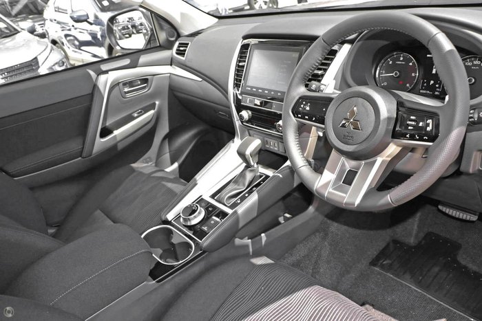 2025 Mitsubishi Pajero Sport GLX