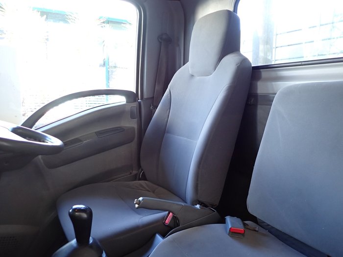 2014 ISUZU NLR 200 WHITE