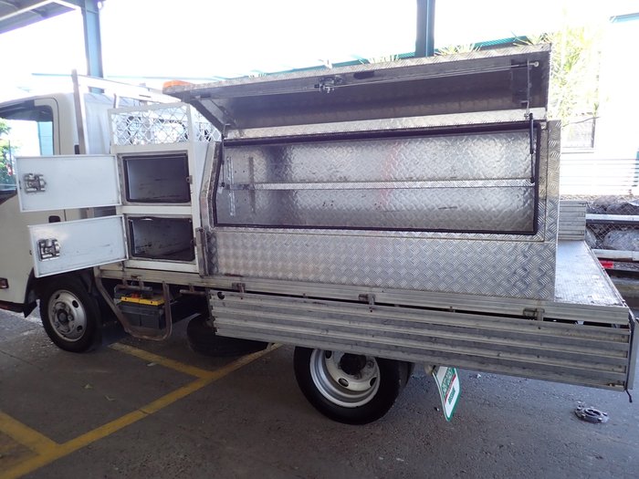 2014 ISUZU NLR 200 WHITE