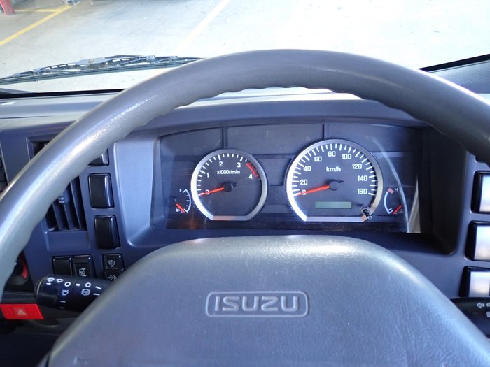 2014 ISUZU NLR 200 WHITE