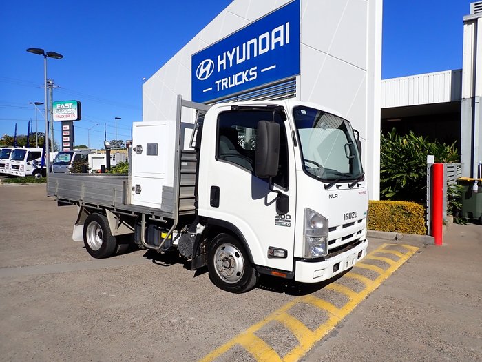2014 ISUZU NLR 200 WHITE
