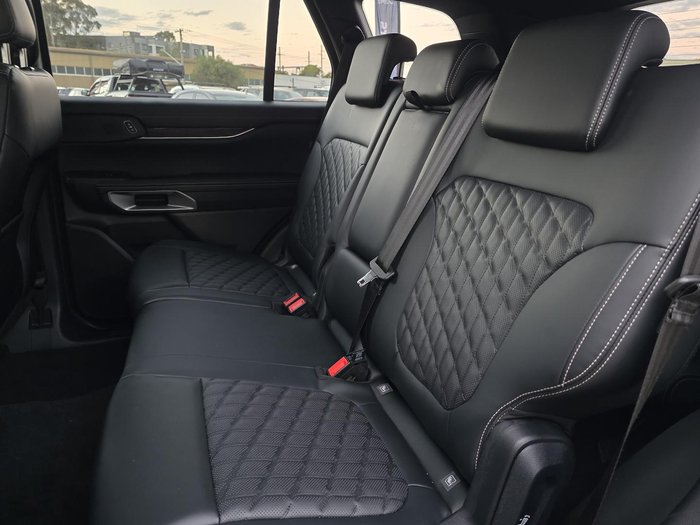 2024 Ford Everest Platinum