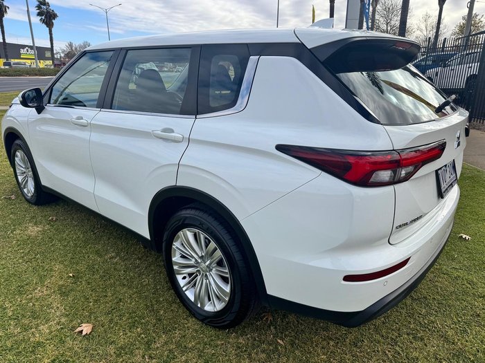 2022 Mitsubishi Outlander ES