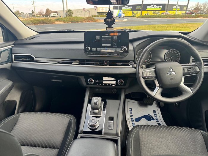 2022 Mitsubishi Outlander ES