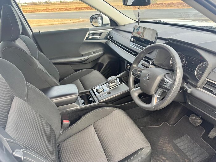 2022 Mitsubishi Outlander ES