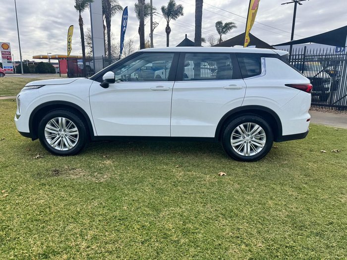 2022 Mitsubishi Outlander ES