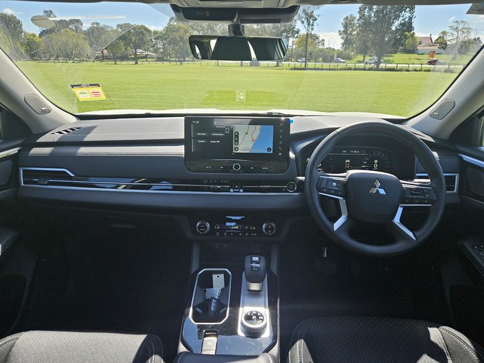 2025 Mitsubishi Outlander ES ZM MY24 White Diamond