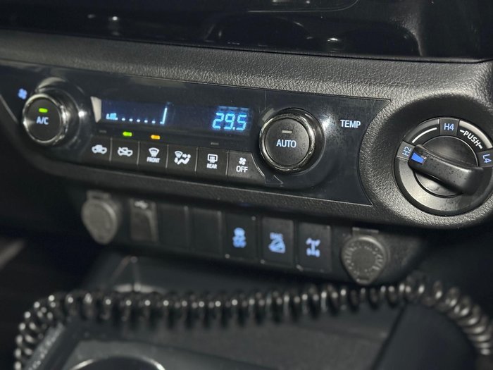 2019 Toyota Hilux SR5