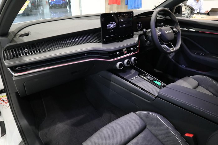 2025 SKODA Superb 195TSI Sportline